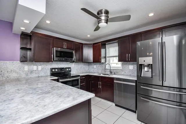 $334,900 | 9460 Southwest 61st Way, Unit B, Boca Raton, FL 33428