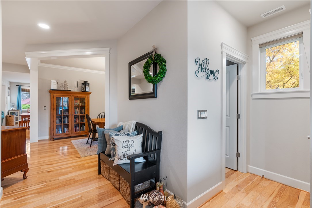 6118 Southeast 2nd Street Renton, WA 98059 - Photo 5 of 40 Gallery Image 5