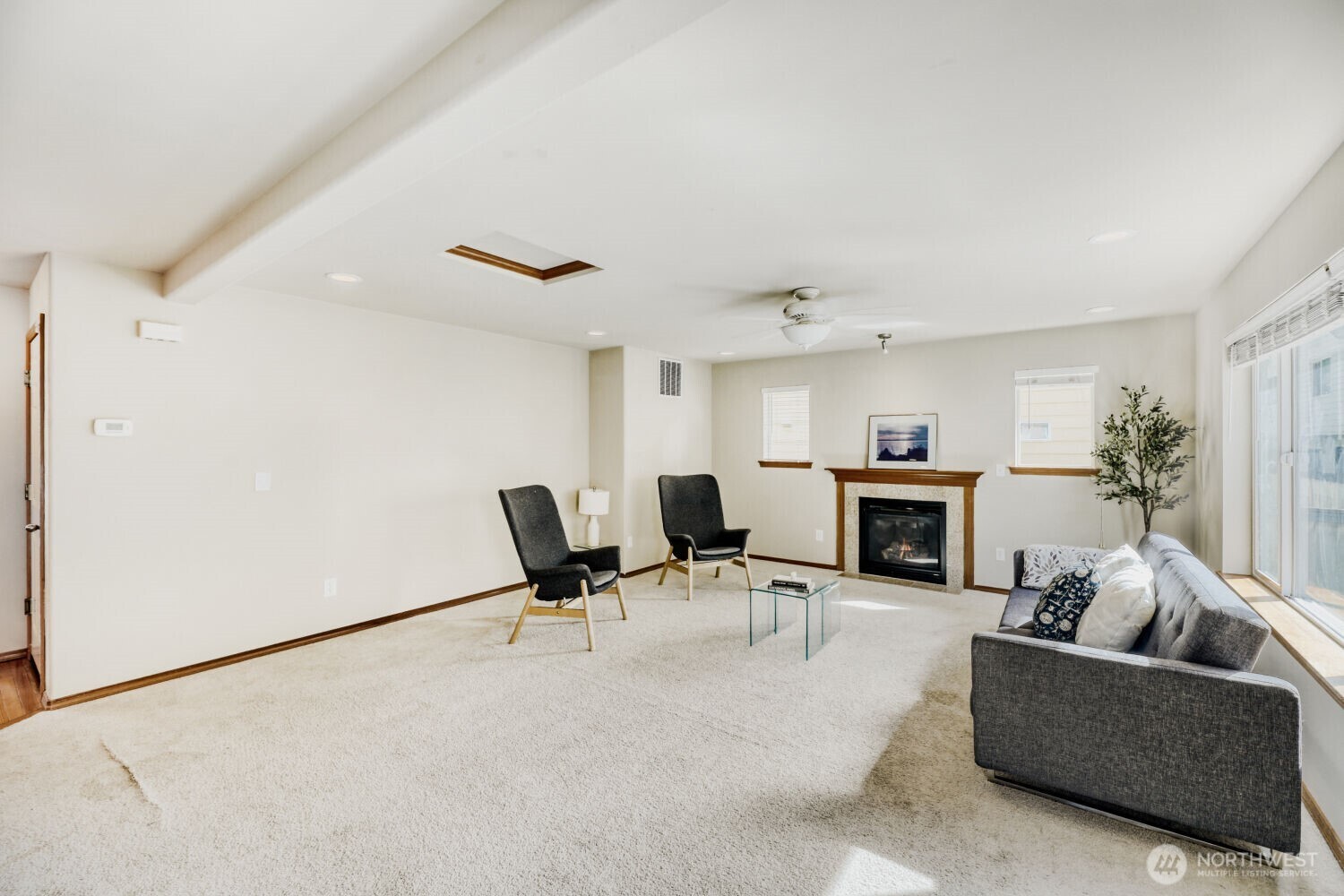 1112 134th Street Southwest Everett, WA 98204 - Photo 4 of 28