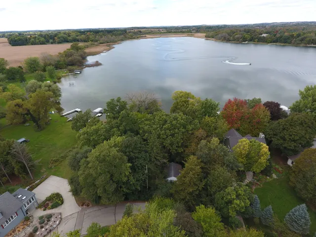 $499,900 | N73W36308 South Shore Drive, Oconomowoc, WI 53066