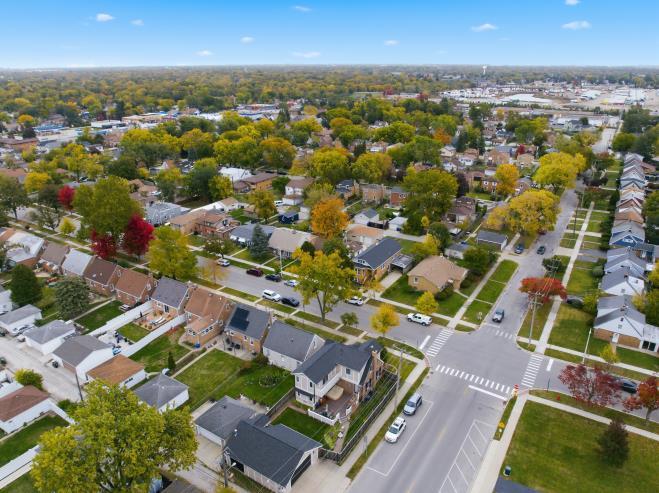 4240 Custer Avenue Brookfield, IL 60513 - Photo 28 of 28 an aerial view of residential houses with outdoor space