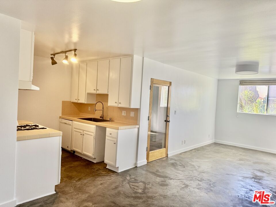 511 Rialto Avenue, Unit 1 Venice, CA 90291 - Photo 1 of 17 a kitchen with stainless steel appliances a stove a refrigerator and white cabinets
