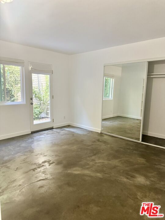 511 Rialto Avenue, Unit 1 Venice, CA 90291 - Photo 8 of 17 an empty room with windows