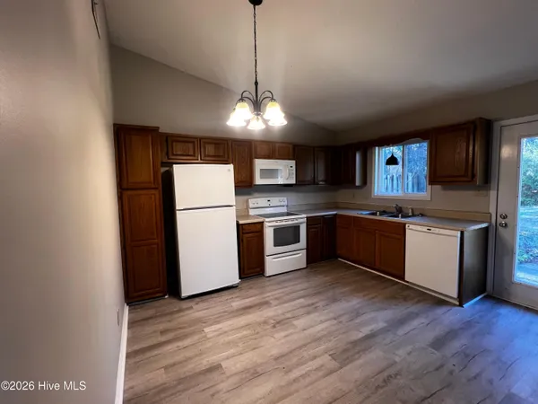 $1,025 | 708 Pinewood Drive, Jacksonville, NC 28546