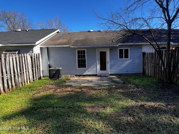 $1,025 | 708 Pinewood Drive, Jacksonville, NC 28546