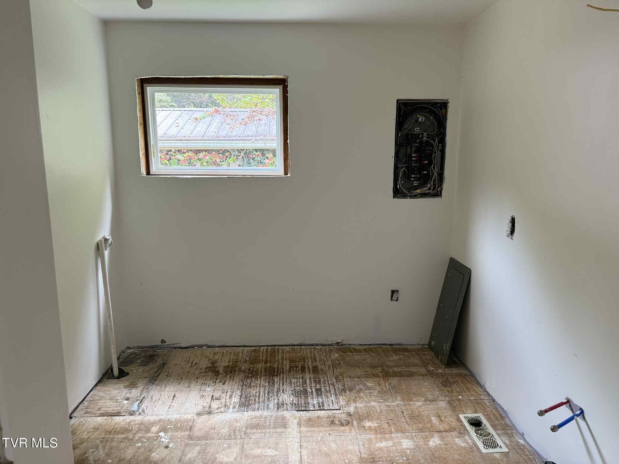 8366 Fishman Road Pound, VA 24279 - Photo 14 of 34 etrhetyj