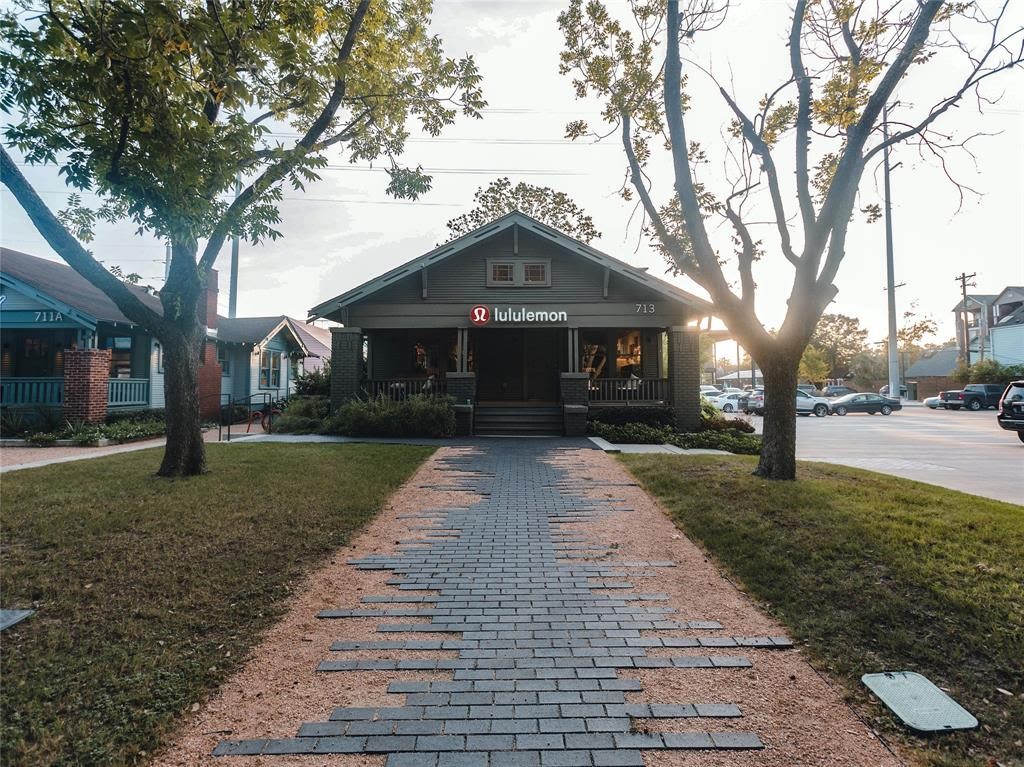 706 Allston Street, Unit B Houston, TX 77007 - Photo 30 of 33 a front view of a house with a yard and large trees
