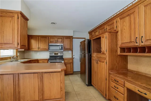 $2,120 | 11212 Lecluyse Drive, Shawnee, KS 66203