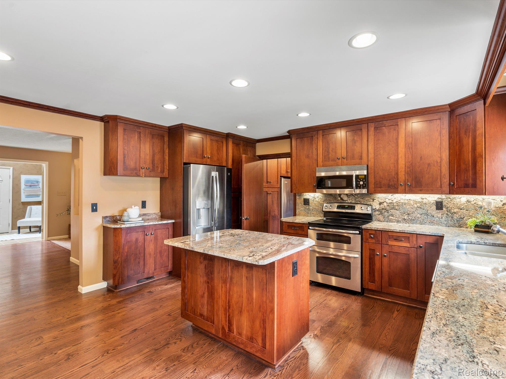 5980 Grange Hall Road Holly, MI 48442 - Photo 11 of 39 Kitchen