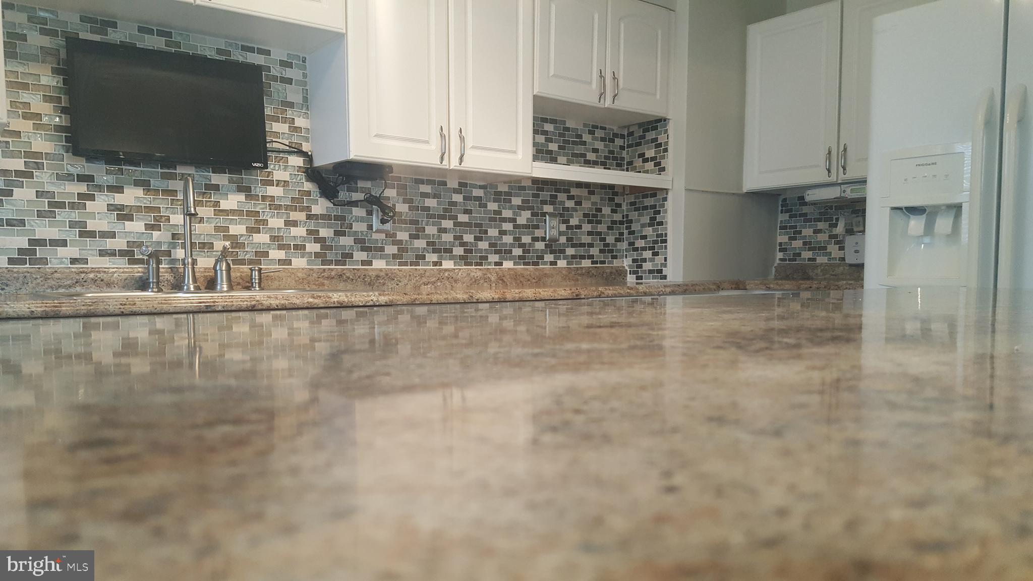 843 Stamford Road Baltimore, MD 21229 - Photo 1 of 26