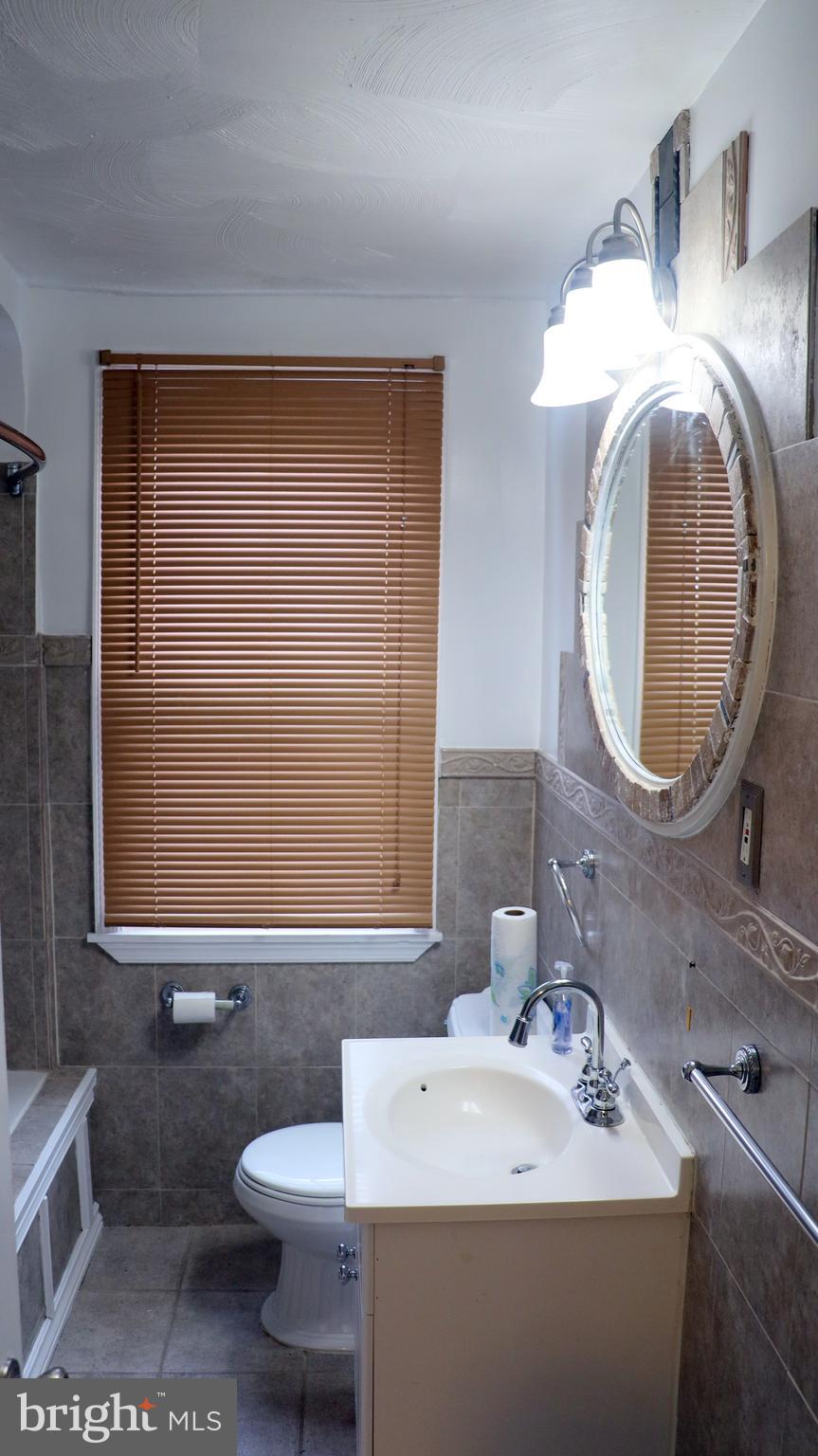 843 Stamford Road Baltimore, MD 21229 - Photo 11 of 26 Full Bath