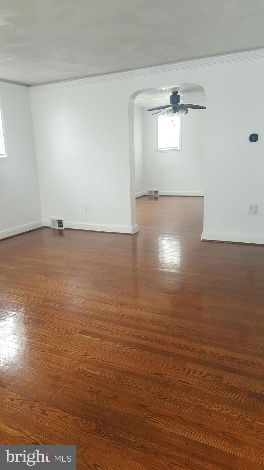 843 Stamford Road Baltimore, MD 21229 - Photo 5 of 26