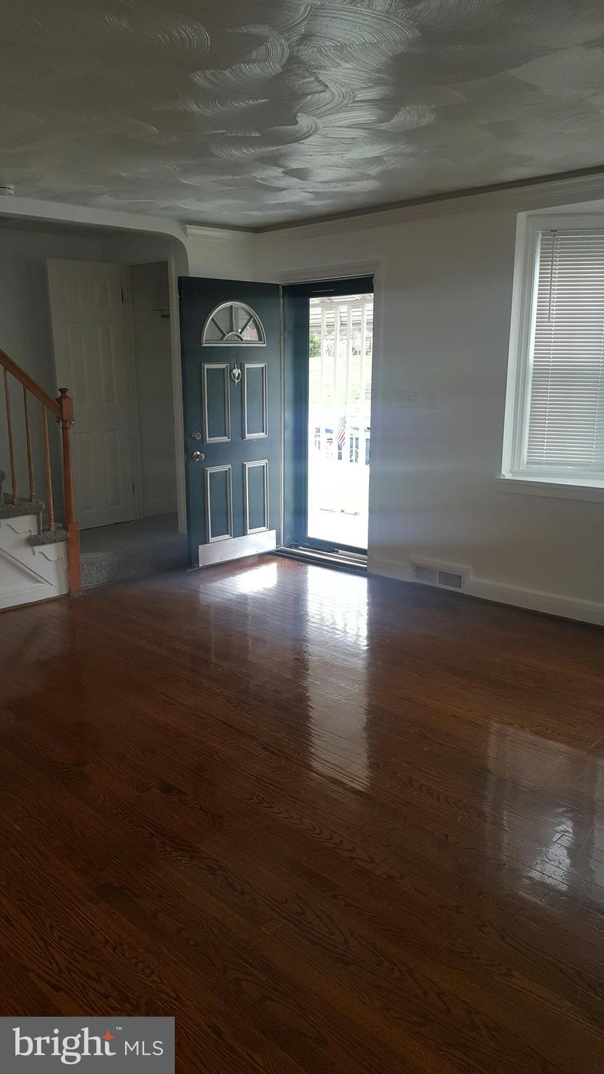 843 Stamford Road Baltimore, MD 21229 - Photo 6 of 26
