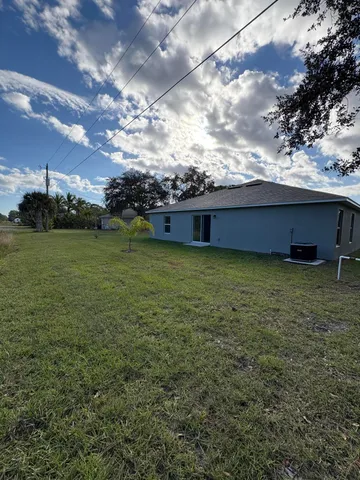 $2,200 | 295 Southeast Cres Street, Palm Bay, FL 32909
