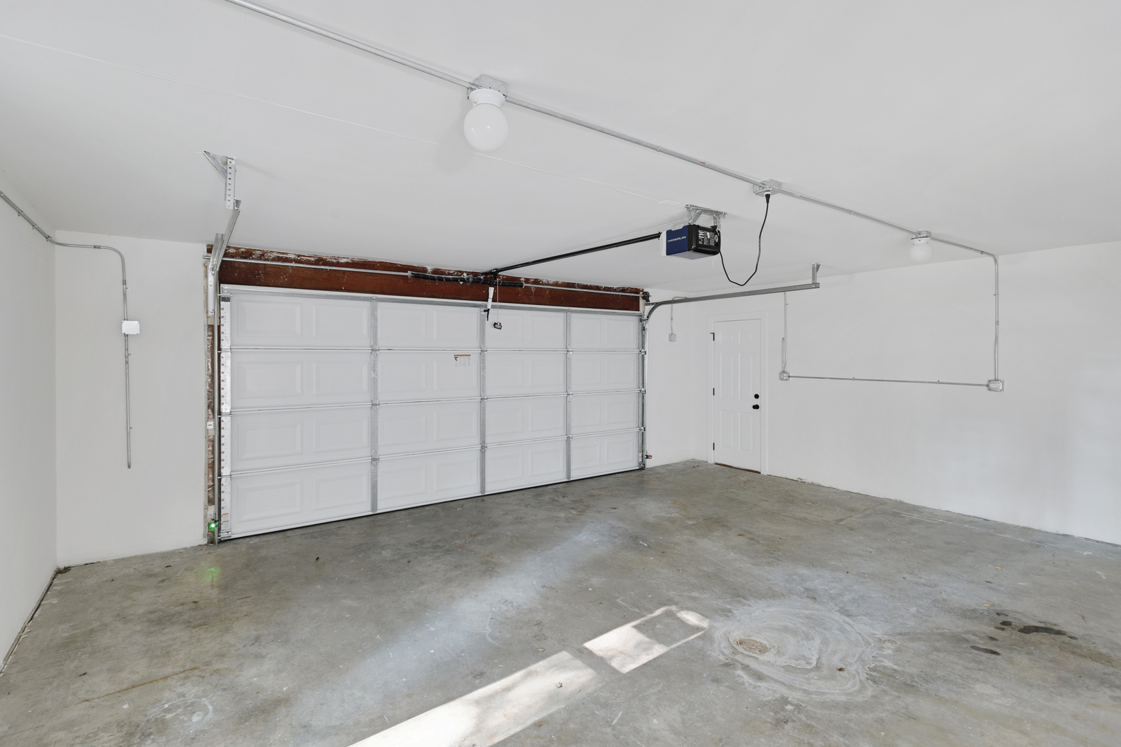 28W555 Leverenz Road Naperville, IL 60564 - Photo 16 of 21 a view of a garage