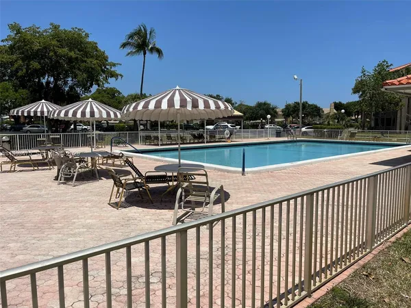 $1,560 | 1820 Southwest 81st Avenue, Unit 3411, North Lauderdale, FL 33068