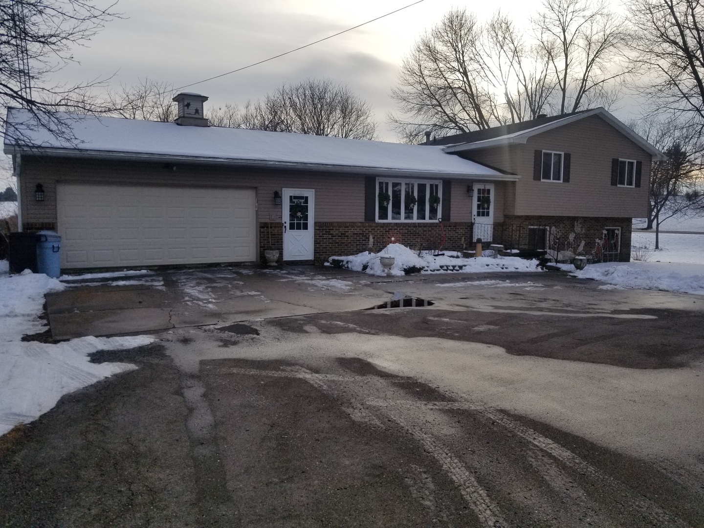 23089 Hazel Road Sterling, IL 61081 - Photo 1 of 17