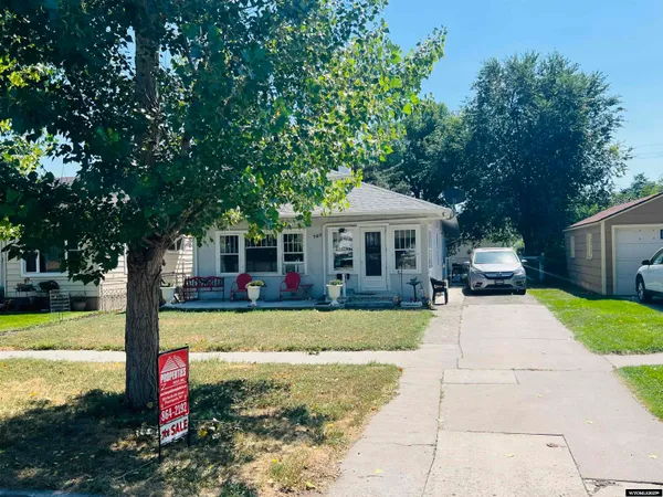 $190,000 | 723 Arapahoe Street, Thermopolis, WY 82443