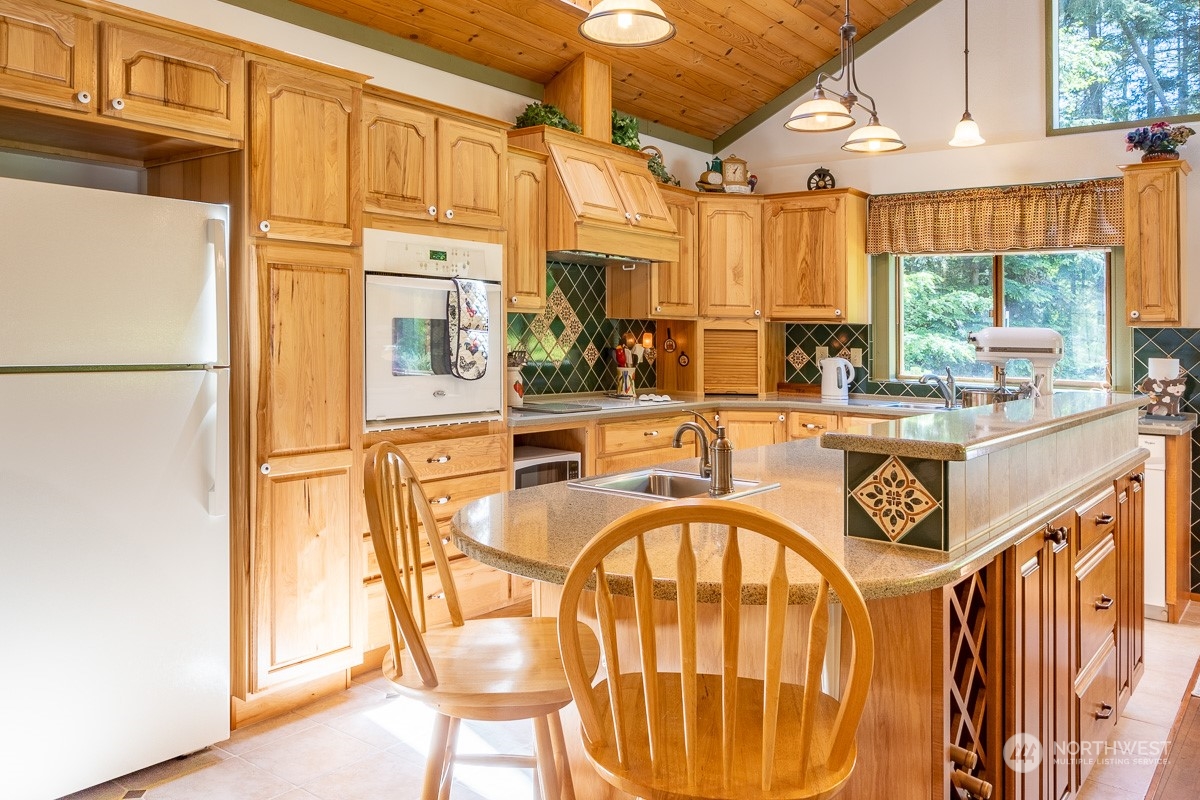 6745 Cultus Bay Road Clinton, WA 98236 - Photo 11 of 33 Gallery Image 11
