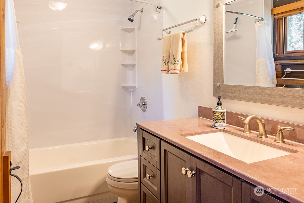 6745 Cultus Bay Road Clinton, WA 98236 - Photo 17 of 33 Gallery Image 17