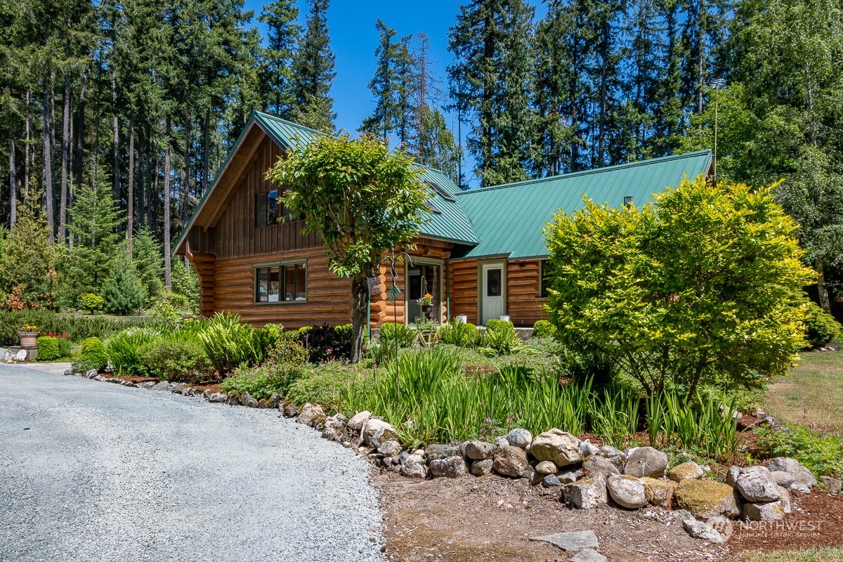 6745 Cultus Bay Road Clinton, WA 98236 - Photo 3 of 33 Gallery Image 3