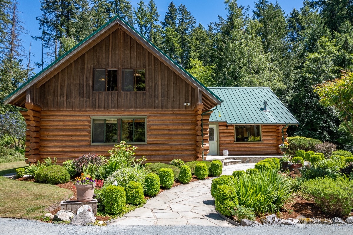6745 Cultus Bay Road Clinton, WA 98236 - Photo 4 of 33 Gallery Image 4