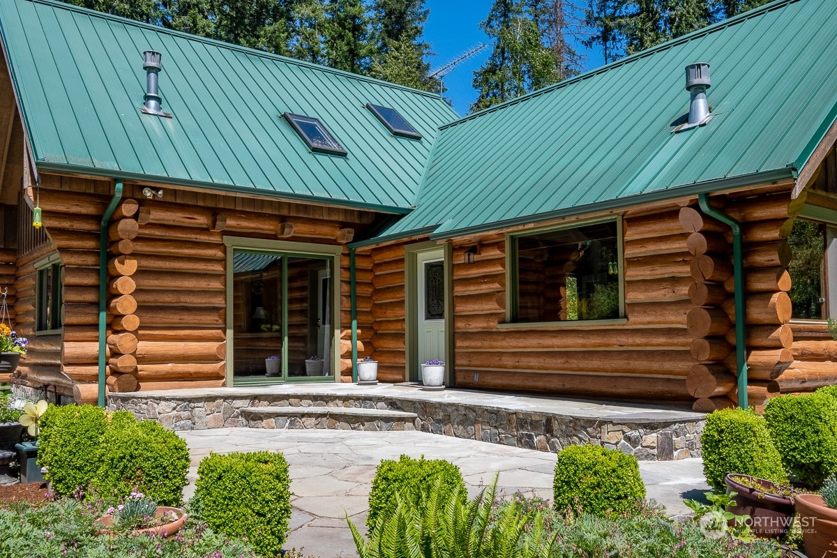 6745 Cultus Bay Road Clinton, WA 98236 - Photo 6 of 33 Gallery Image 6