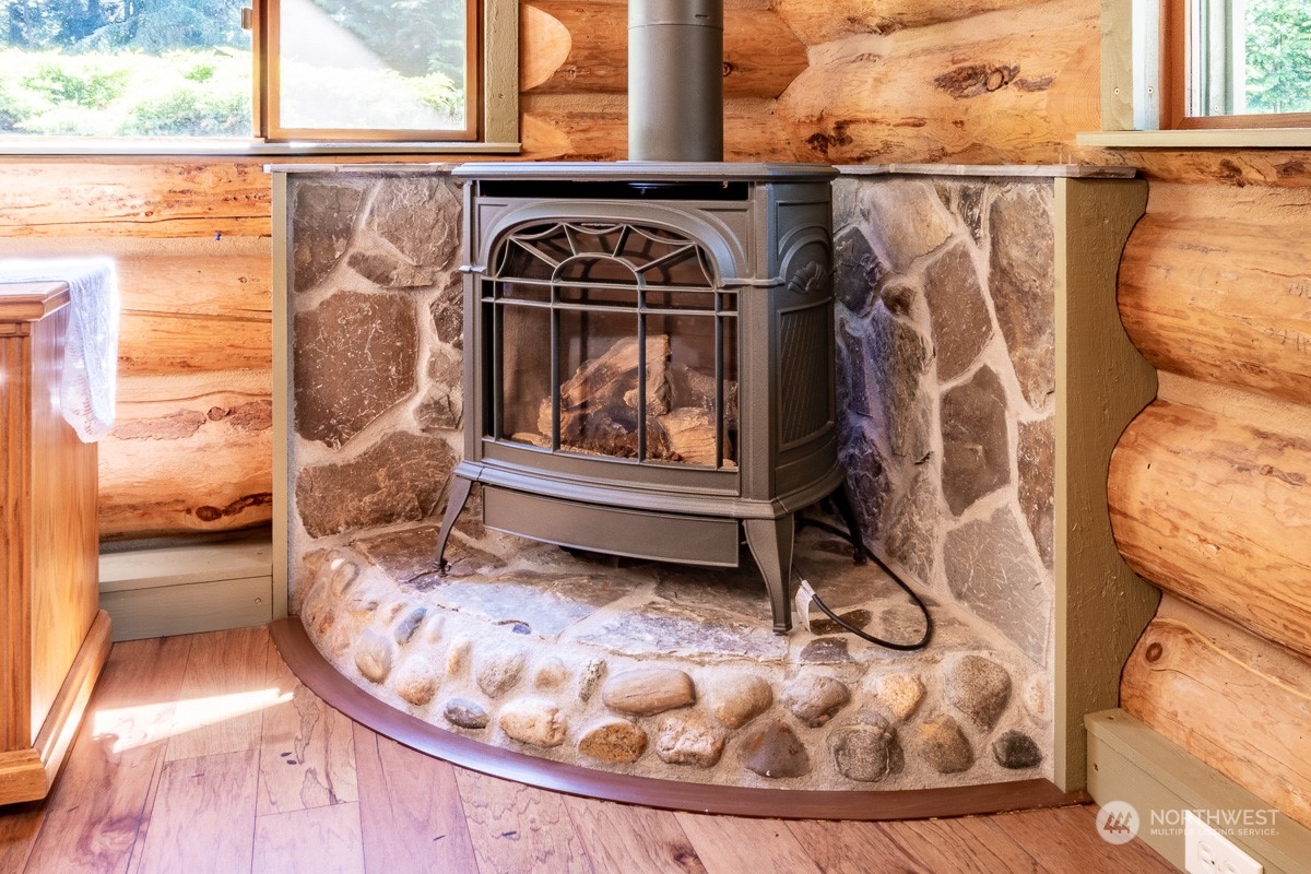 6745 Cultus Bay Road Clinton, WA 98236 - Photo 9 of 33 Gallery Image 9
