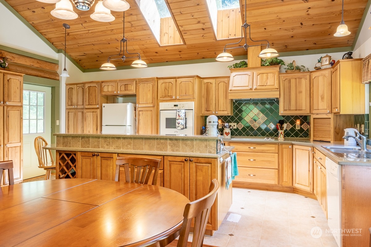 6745 Cultus Bay Road Clinton, WA 98236 - Photo 10 of 33 Gallery Image 10
