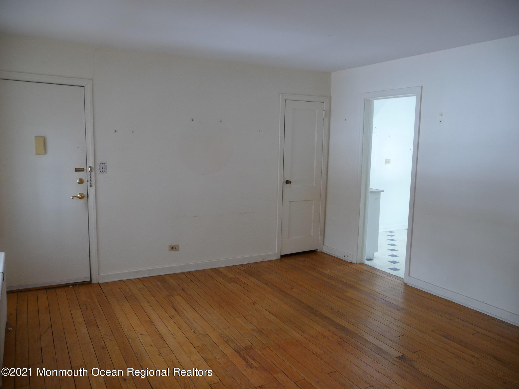 22 Pinckney Road, Unit B Red Bank, NJ 07701 - Photo 8 of 13 P1100930