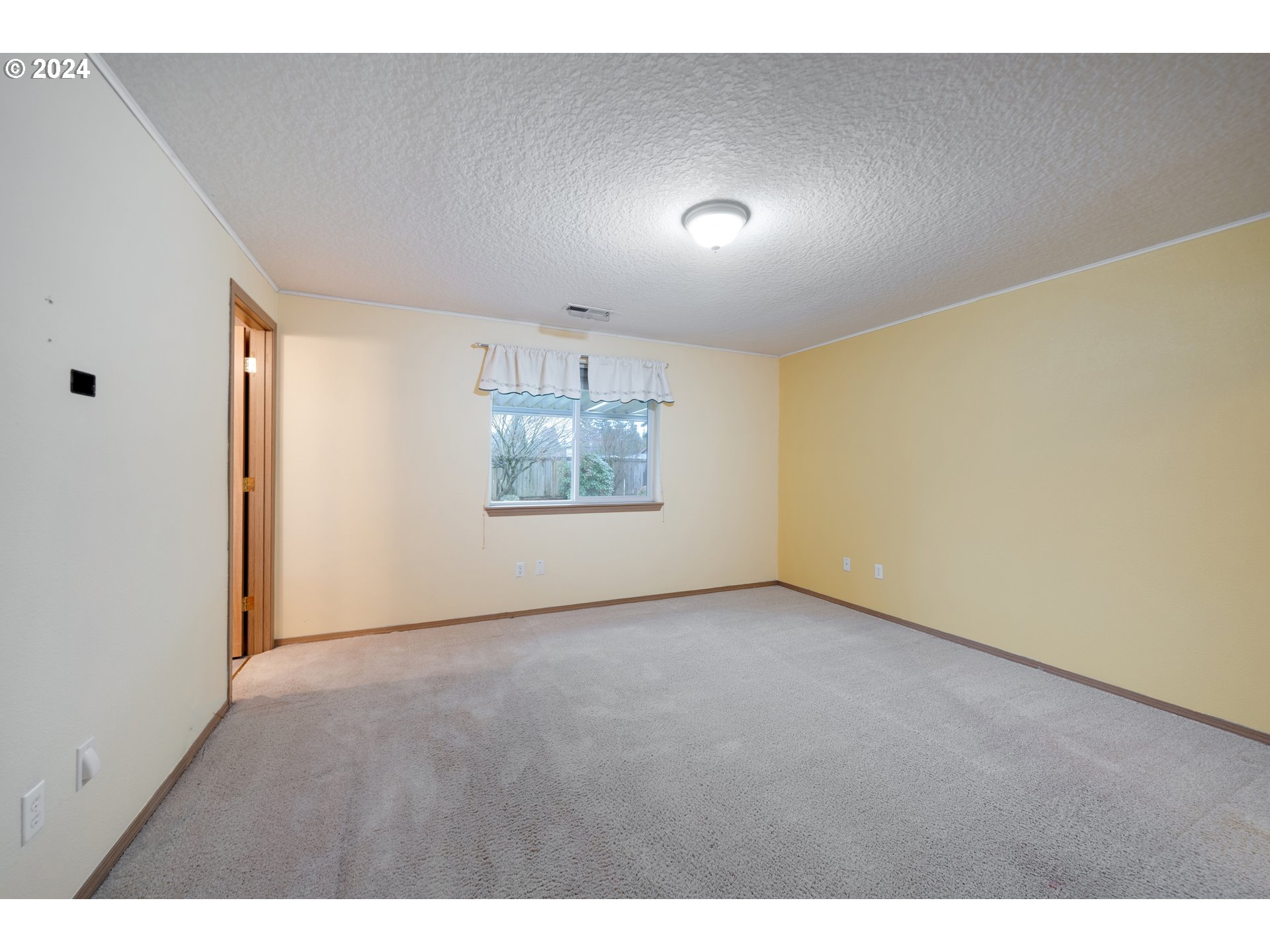 13509 Northeast 77th Street Vancouver, WA 98682 - Photo 22 of 29 a view of an empty room with a window