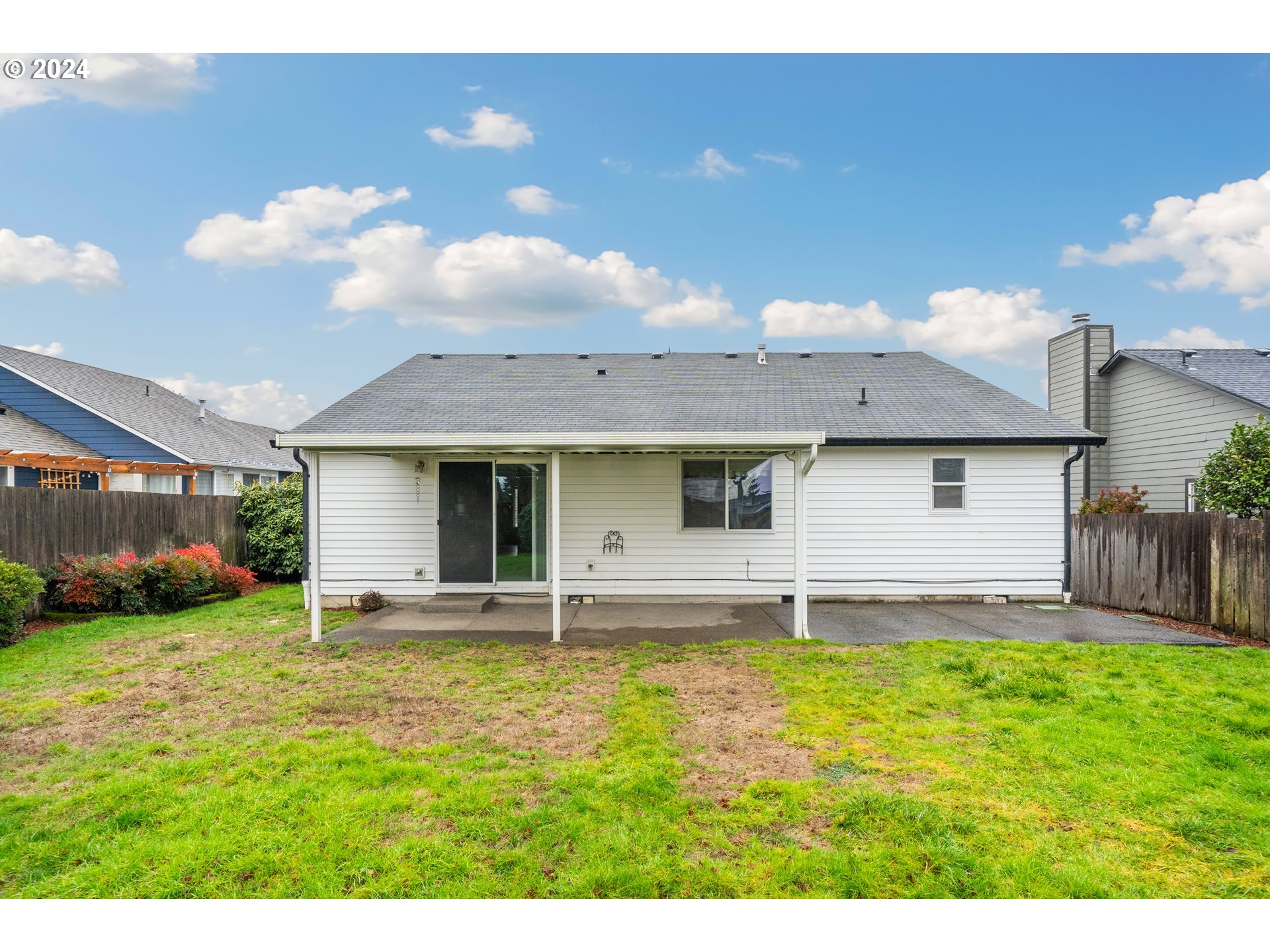 13509 Northeast 77th Street Vancouver, WA 98682 - Photo 27 of 29 a front view of a house with a yard
