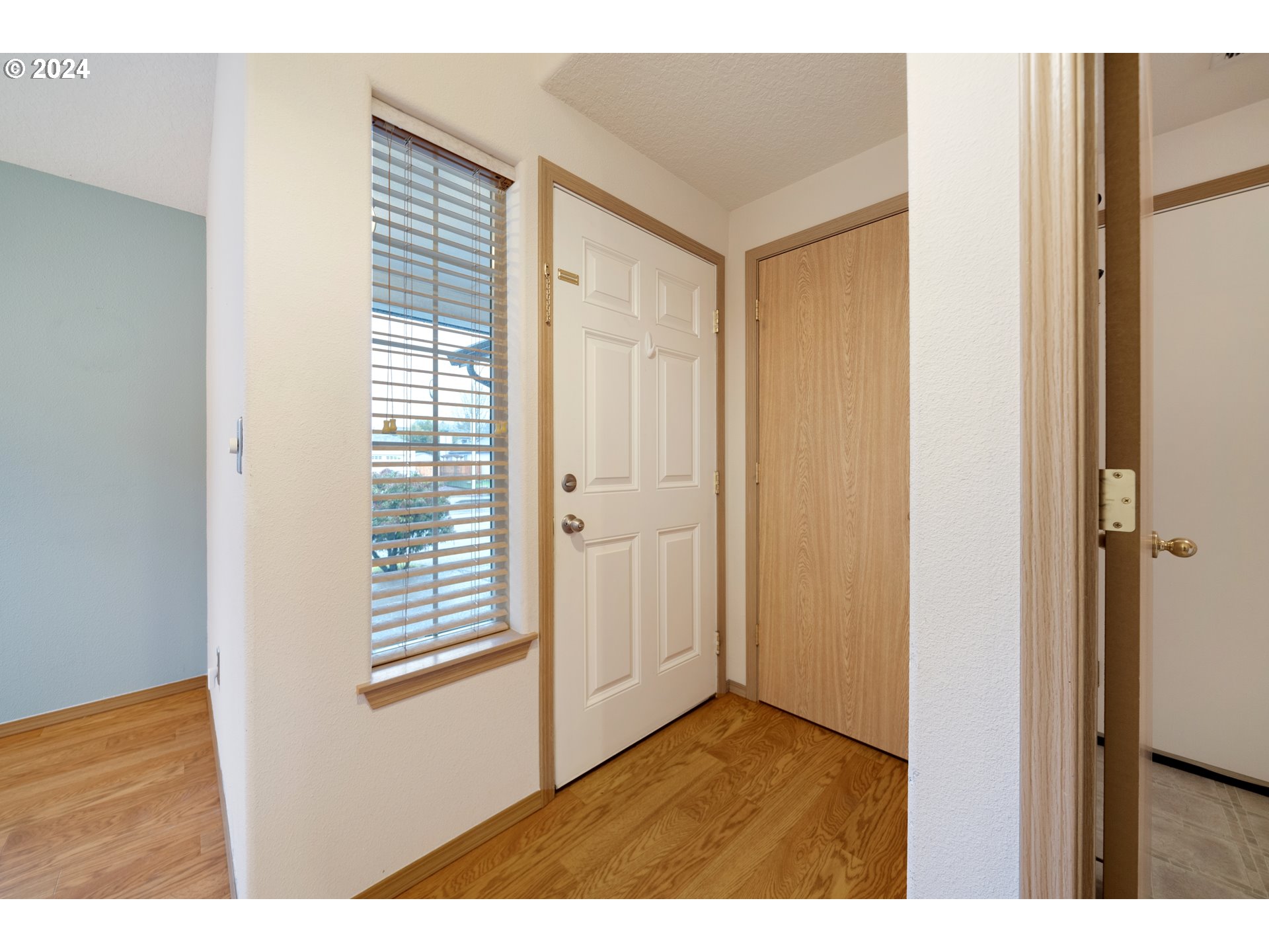 13509 Northeast 77th Street Vancouver, WA 98682 - Photo 5 of 29 a view of an empty room and window