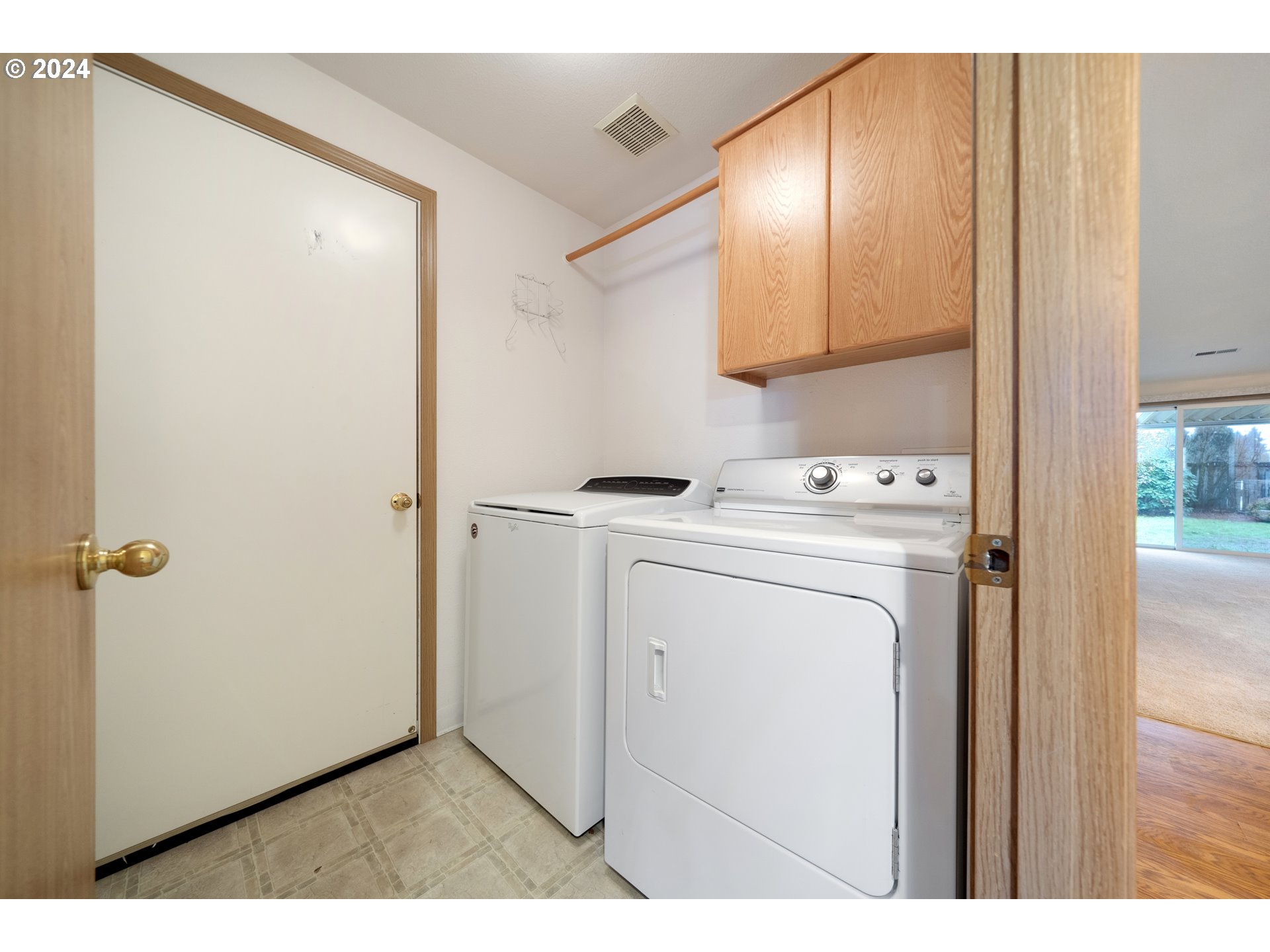 13509 Northeast 77th Street Vancouver, WA 98682 - Photo 7 of 29 a utility room with dryer and washer