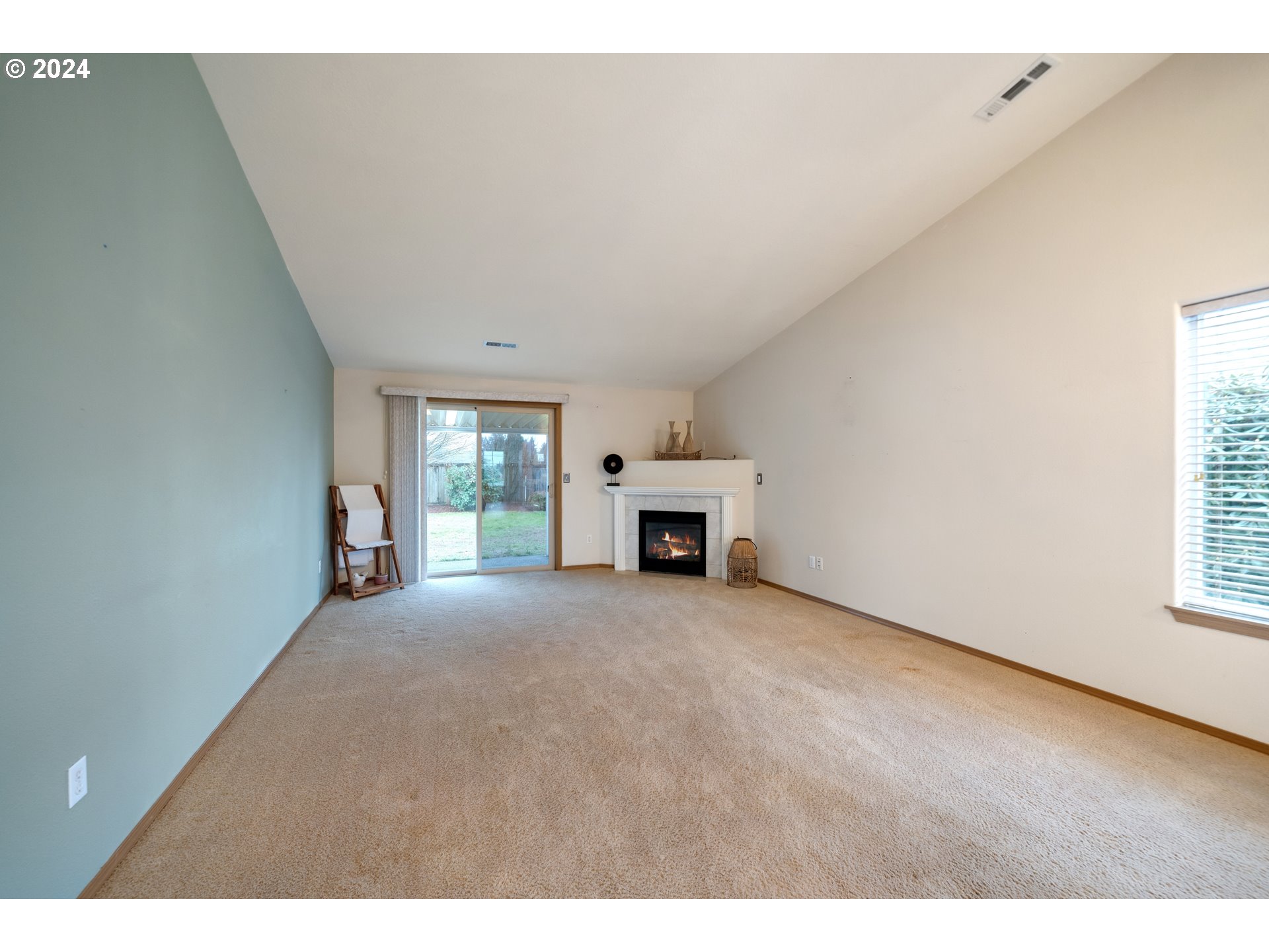 13509 Northeast 77th Street Vancouver, WA 98682 - Photo 8 of 29 a view of empty room with a fireplace