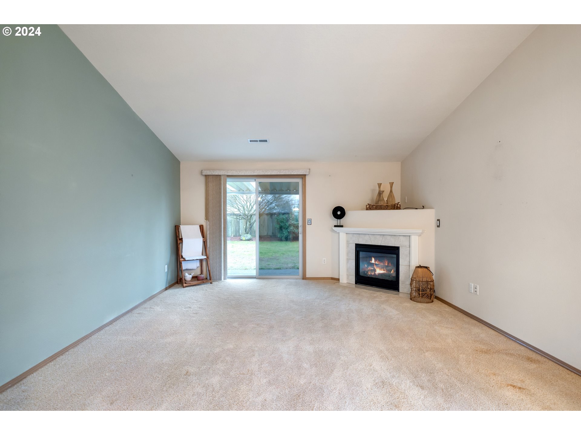13509 Northeast 77th Street Vancouver, WA 98682 - Photo 9 of 29 a view of a livingroom with a fireplace