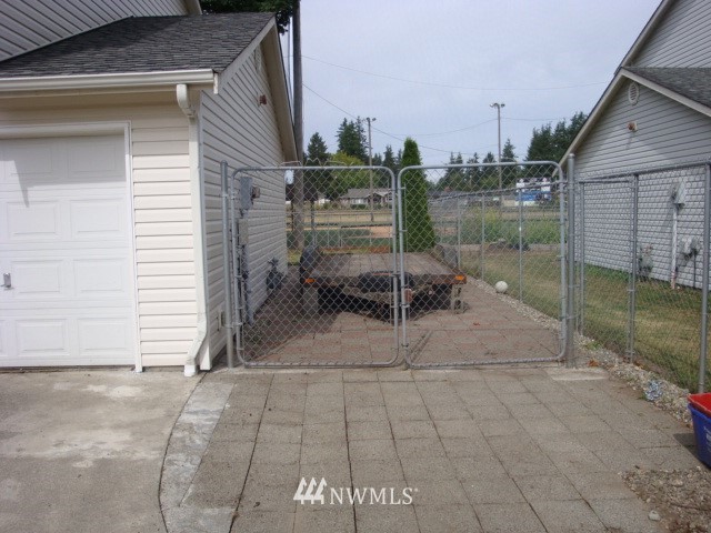 6438 Cady Road Everett, WA 98203 - Photo 3 of 24