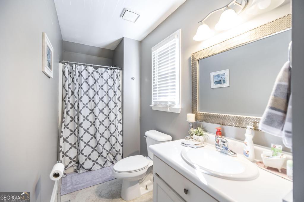 128 Springwood Court Macon, GA 31210 - Photo 18 of 22 a bathroom with a sink toilet and a mirror