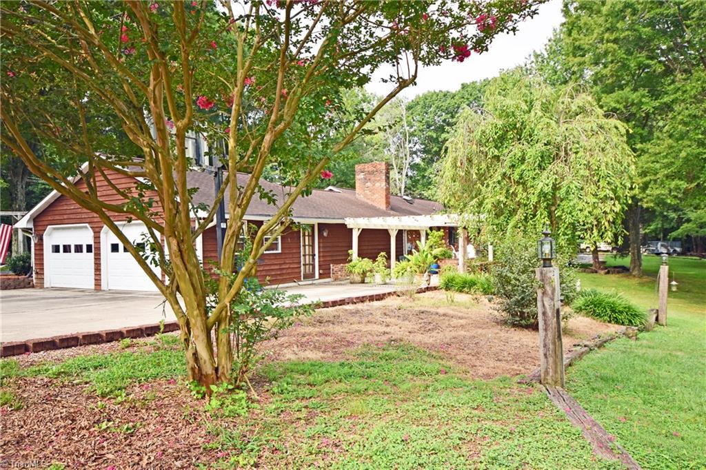 1675 Jonestown Road Winston-Salem, NC 27103 - Photo 3 of 19 Gallery Image 3