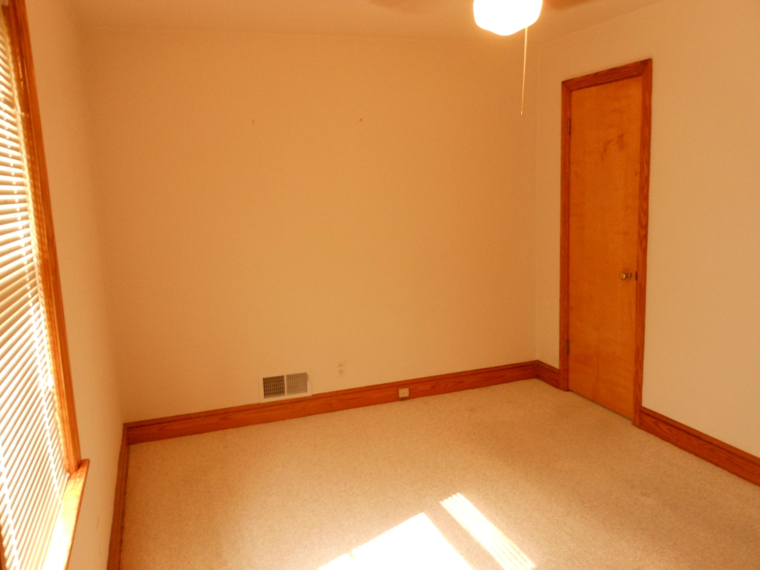 1604 Eanes Road Roanoke, VA 24014 - Photo 11 of 22 Bedroom 1