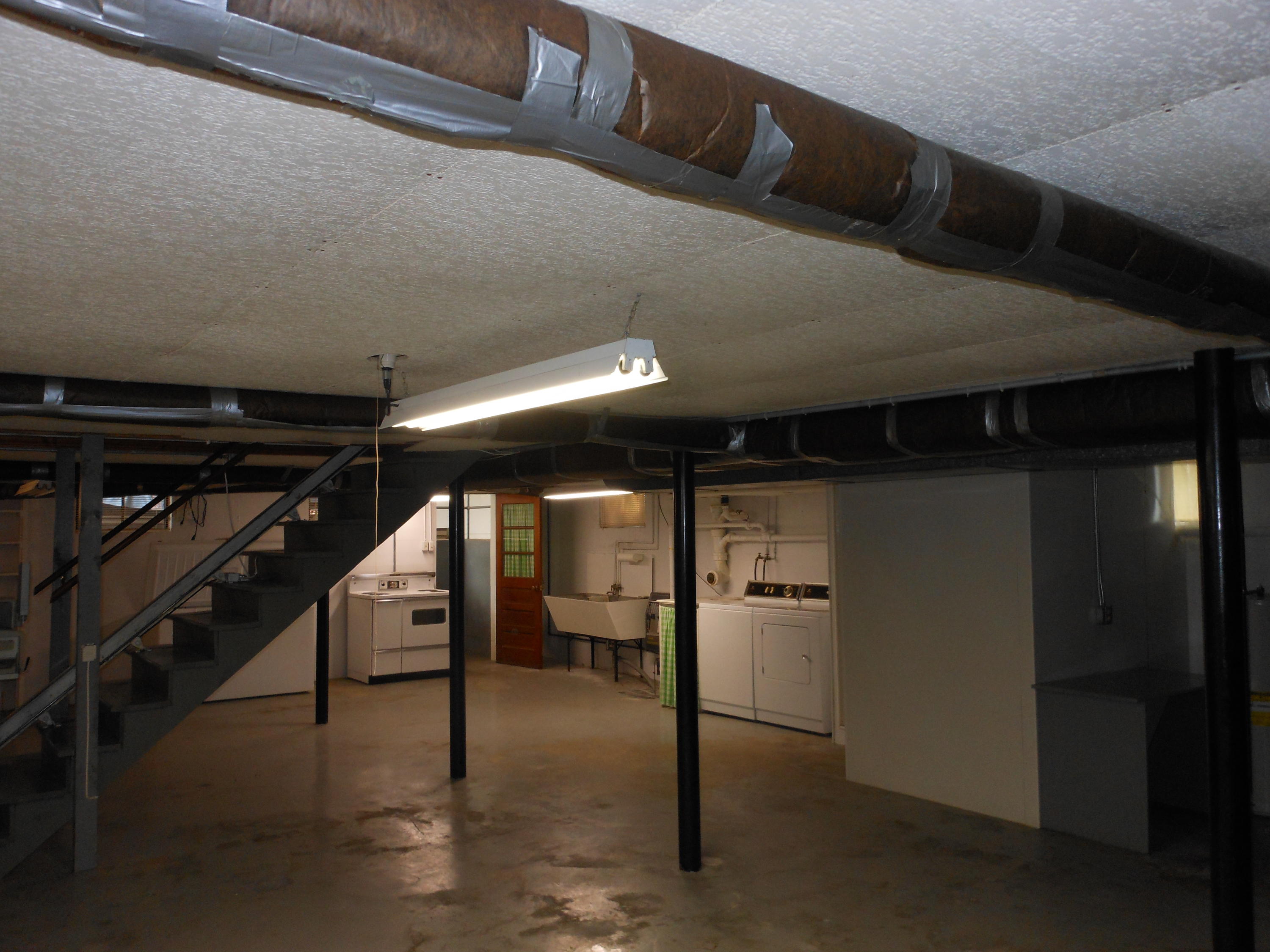 1604 Eanes Road Roanoke, VA 24014 - Photo 14 of 22 Laundry