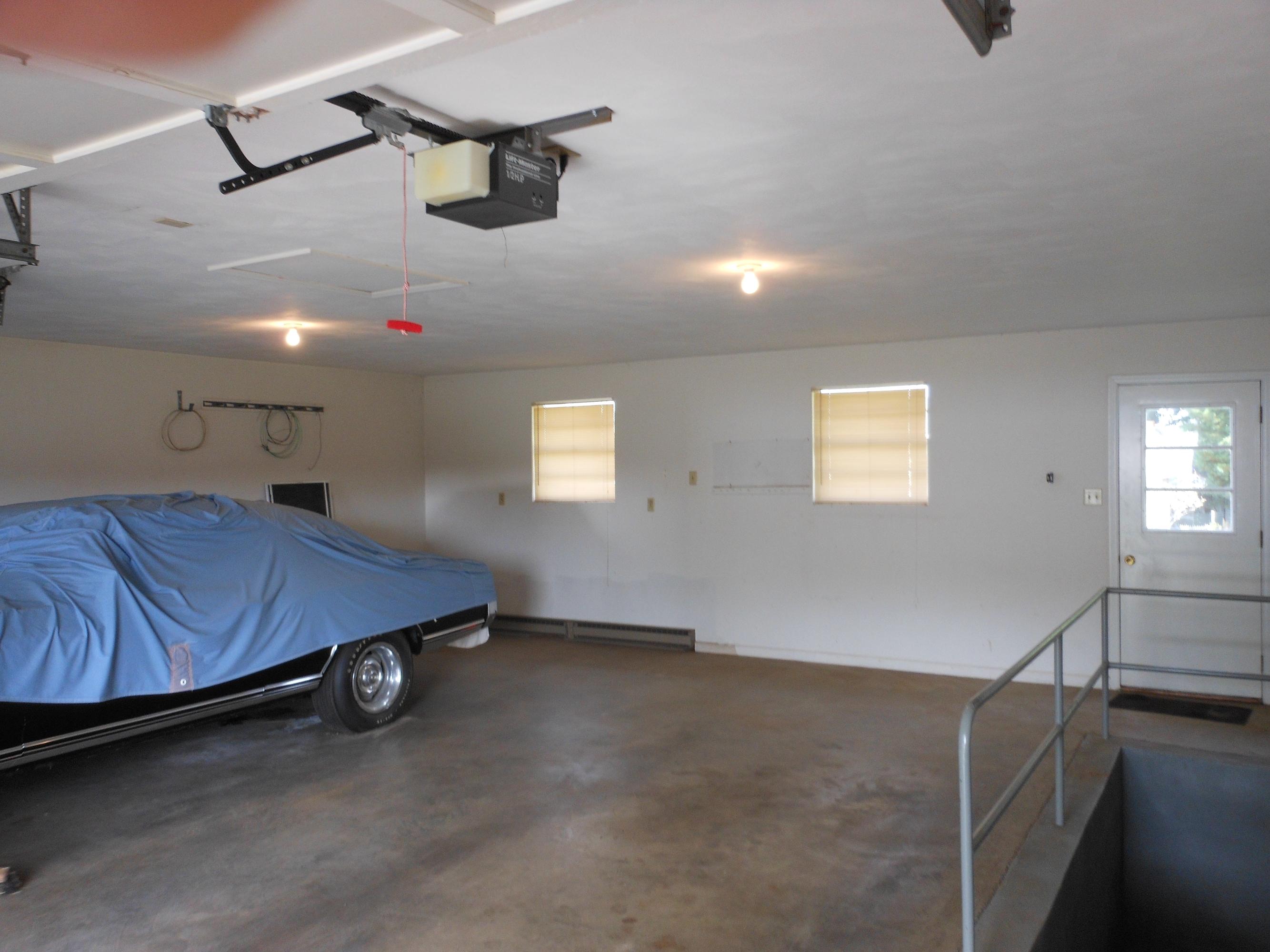 1604 Eanes Road Roanoke, VA 24014 - Photo 18 of 22 Garage