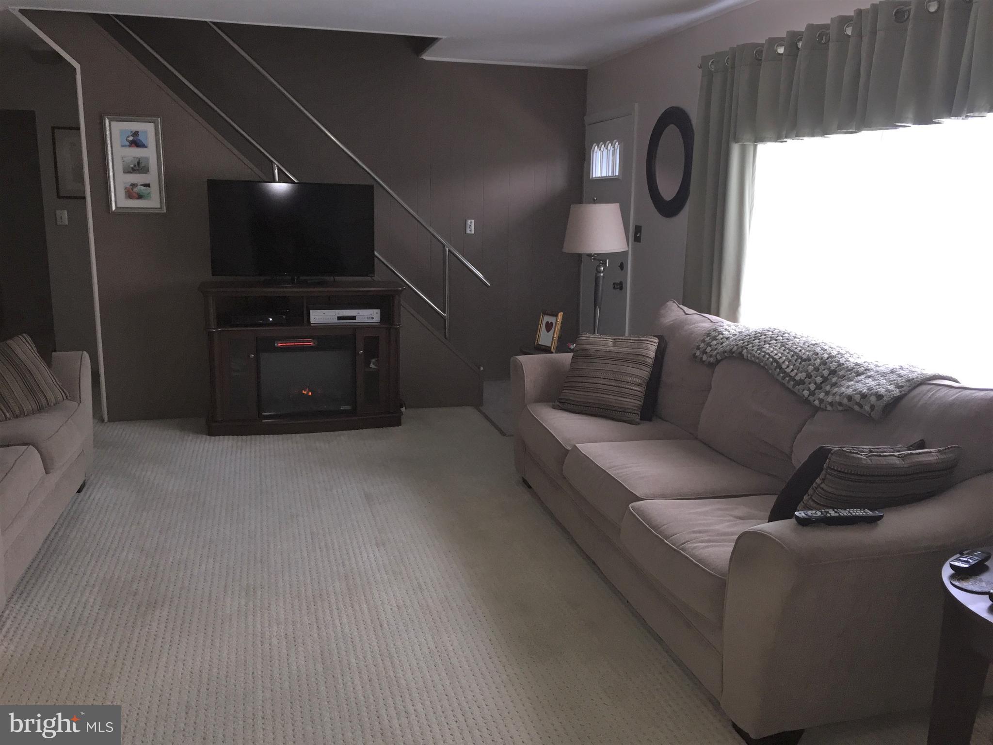 37 Cliff Road Levittown, PA 19057 - Photo 21 of 72 Living room
