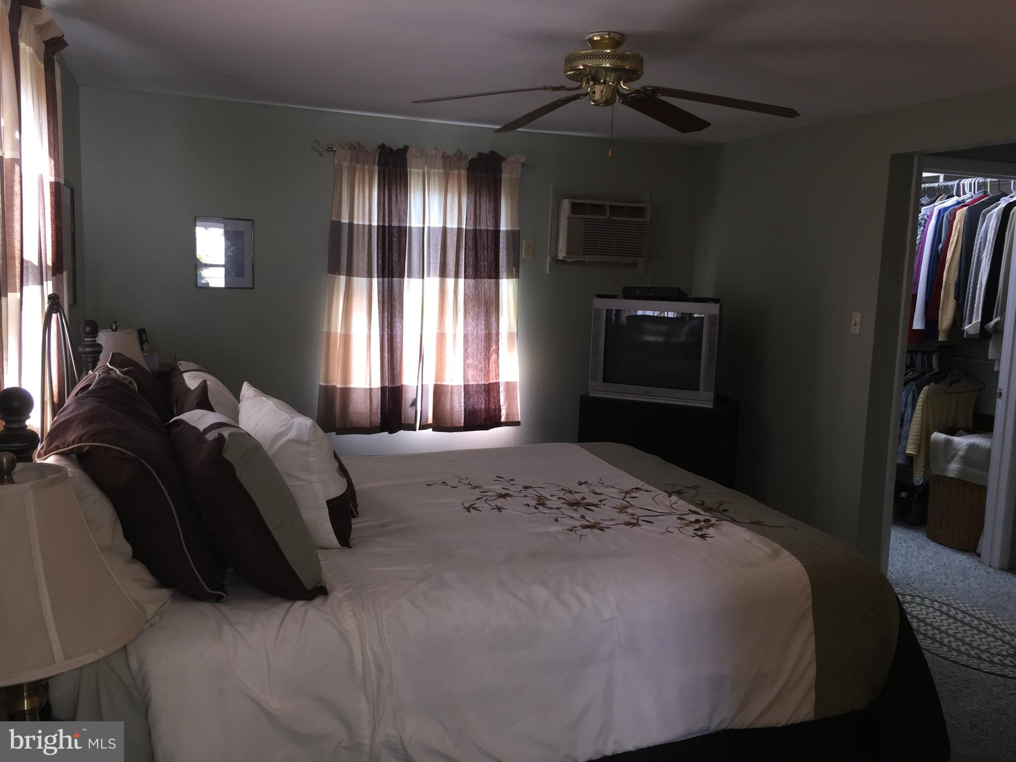 37 Cliff Road Levittown, PA 19057 - Photo 29 of 72 Master bedroom
