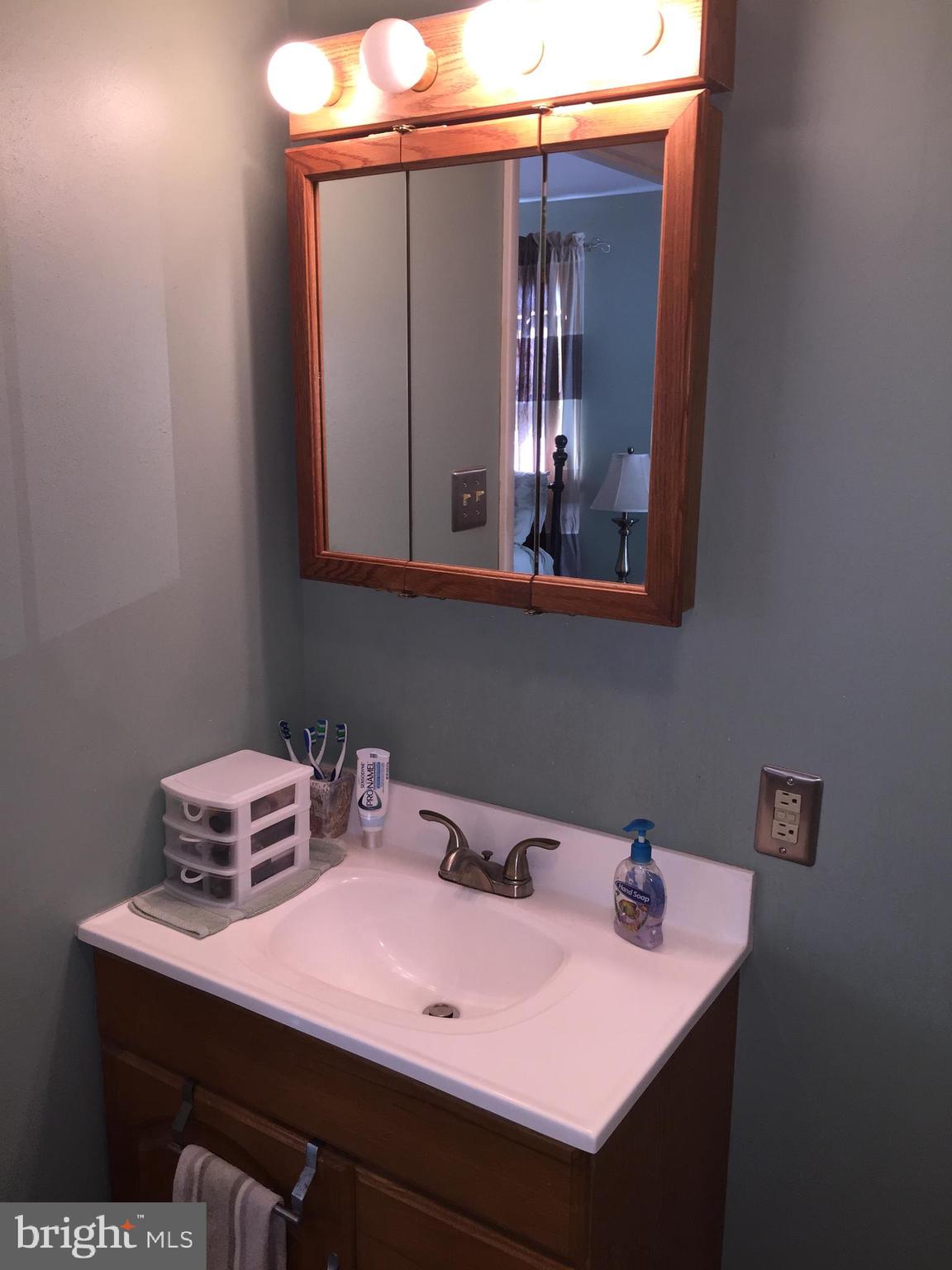 37 Cliff Road Levittown, PA 19057 - Photo 34 of 72 Master bath