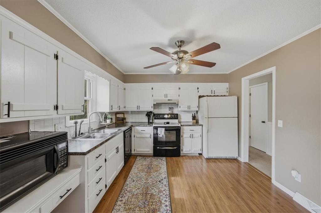 5503 Perry Avenue Merriam, KS 66203 - Photo 12 of 27