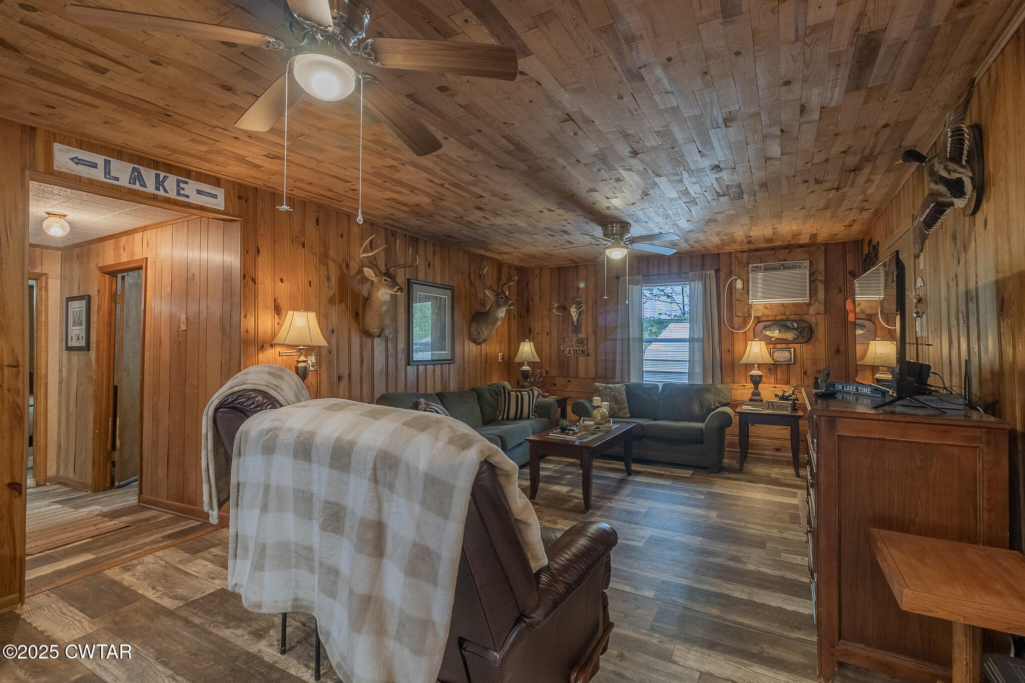 525 Wesley Lake Road Brownsville, TN 38012 - Photo 7 of 21 a living room with furniture