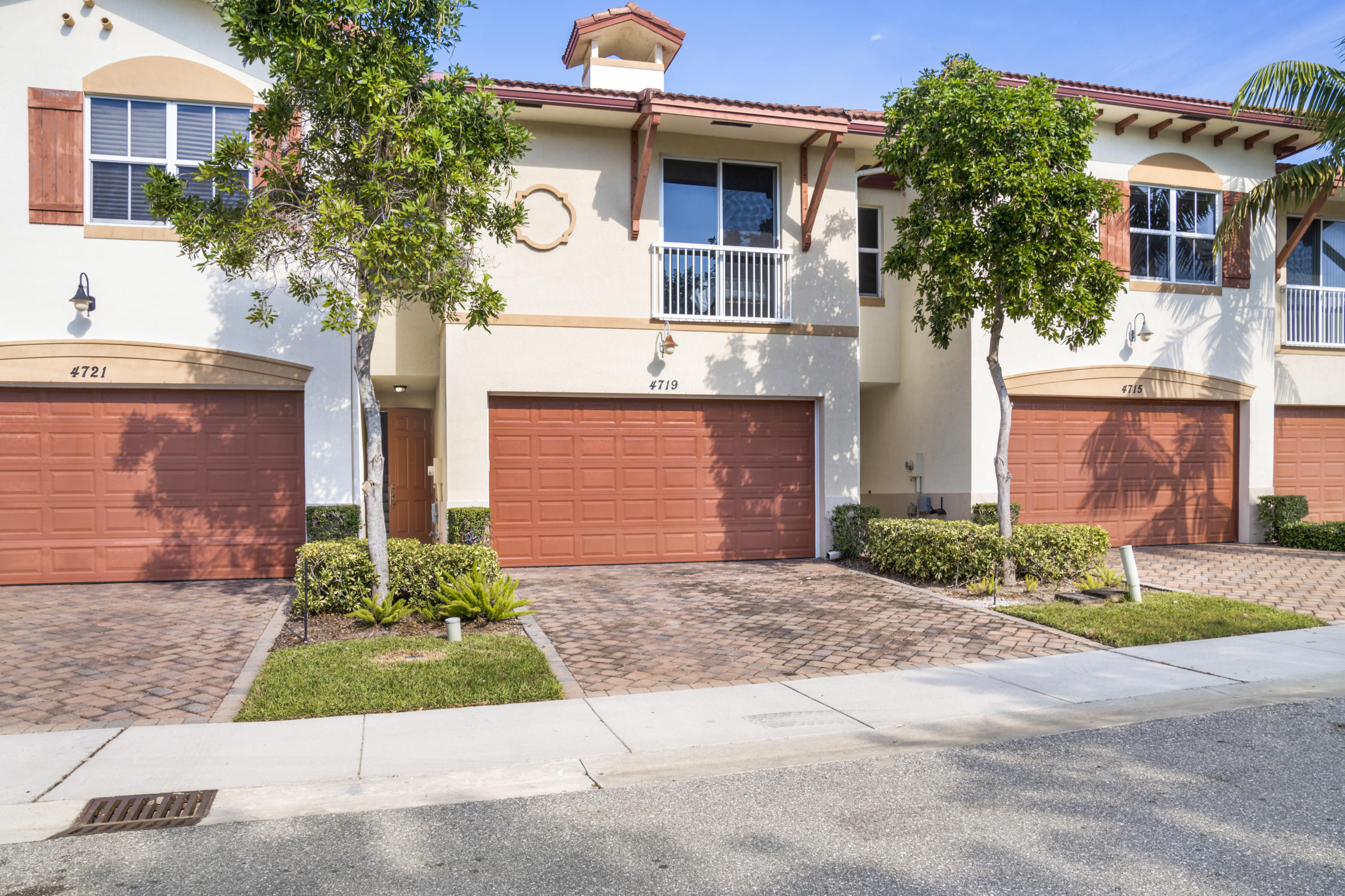 4719 North Prive Circle Delray Beach, FL 33445 - Photo 1 of 18 Welcome Home!
