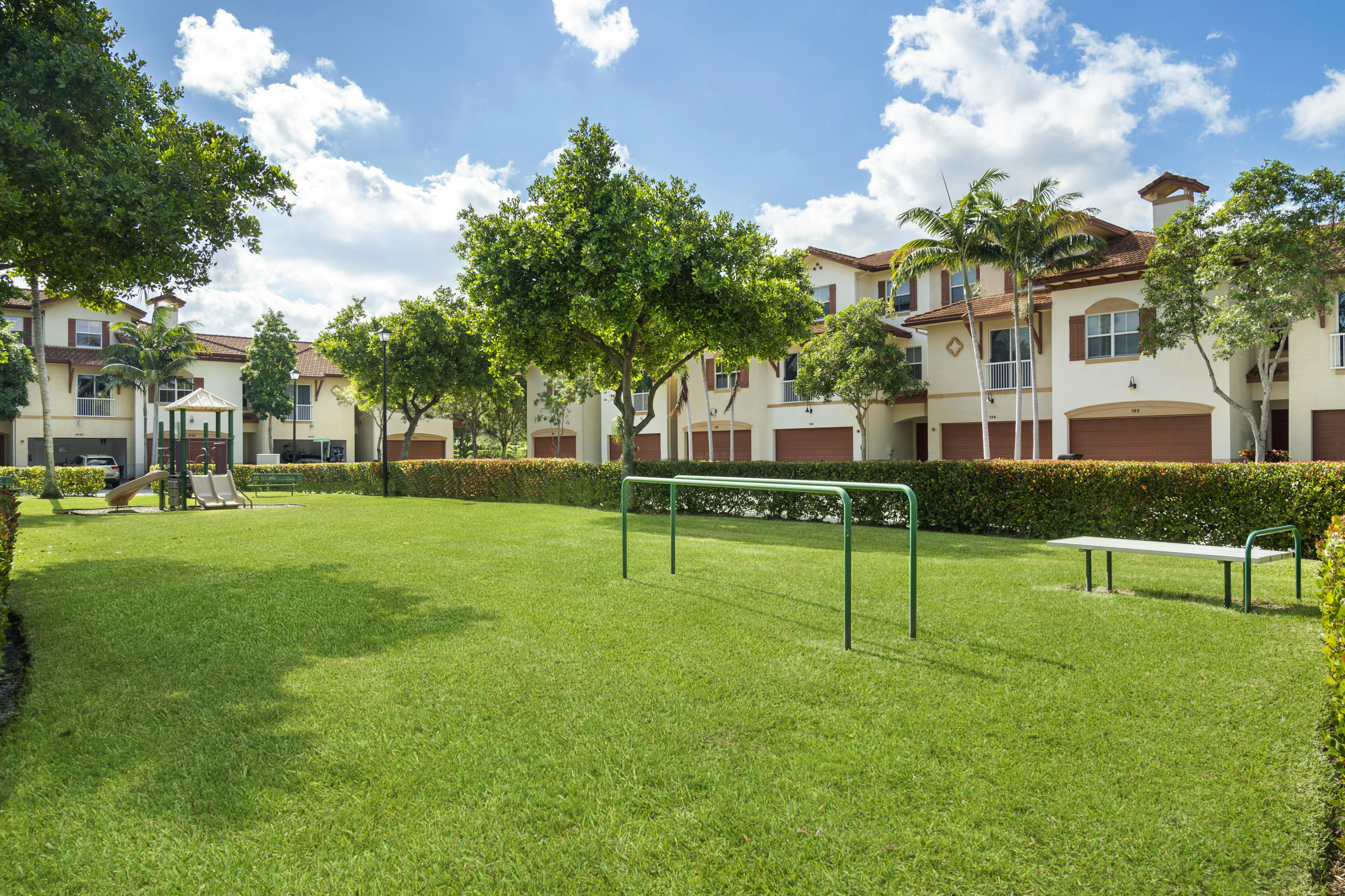 4719 North Prive Circle Delray Beach, FL 33445 - Photo 4 of 18 03