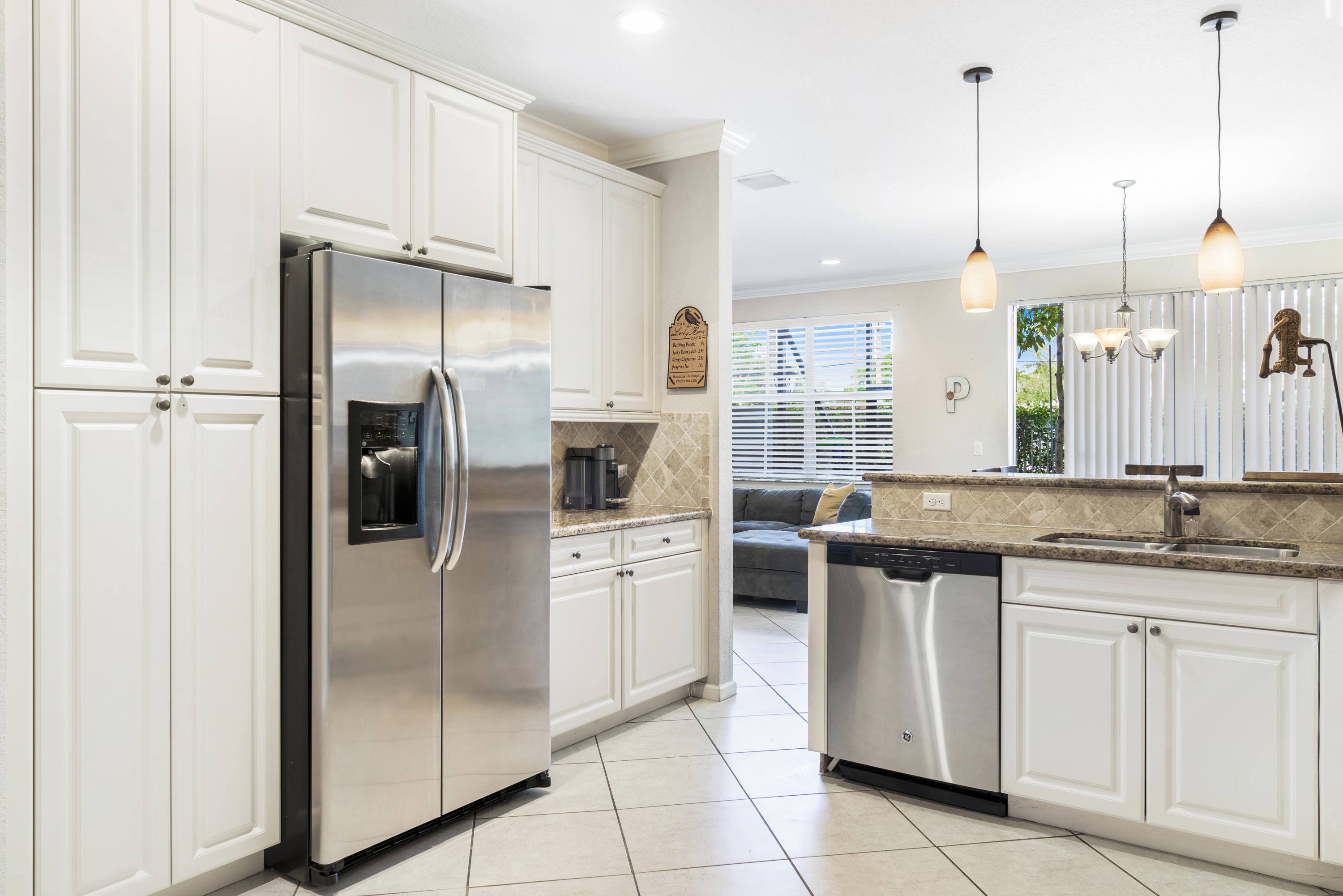 4719 North Prive Circle Delray Beach, FL 33445 - Photo 9 of 18 08